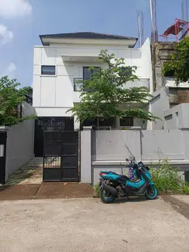 Rumah baru dalam komplek di Mega Cinere Depok