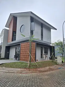 Dijual Rumah 2 Lantai, Bangunan Mandiri Hoek di Azura, Vanya Park