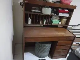 Meja belajar atau kerja bahan kayu warna coklat
