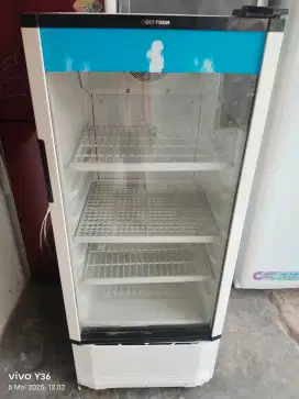 Di jual cepat showcase 3 rak politron