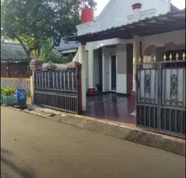 Rumah terawat siap huni bisa usaha strategis area Cempaka Putih JakPus
