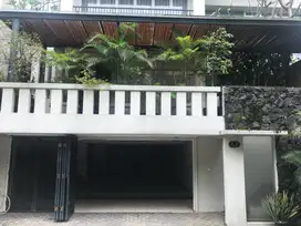 Disewakan Townhouse Tulodong Kebayoran Baru Jakarta Selatan