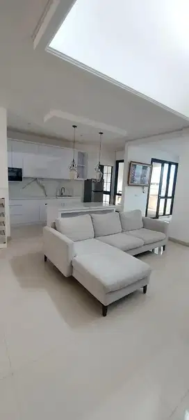 Di jual rumah full furnish di Giriloka 2