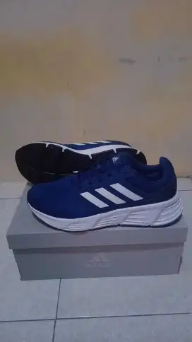 Adidas Galaxy 6 size 44 uk9½ BNIB 100% Original