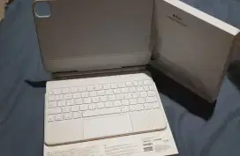 Apple Magic Keyboard White 11