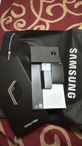 Handphone samsunh galaxy z flip6 256 GB