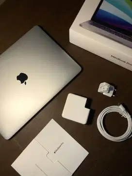 Macbook pro 2021 M1, mulus no minus