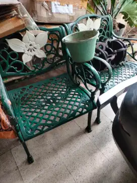 Kursi Besi Taman / Teras Rumah