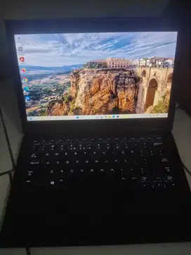 Laptop DELl Layar Sentuh Core i5 Gen 7 Ram 8GB SSD NVME Batre Awet Win