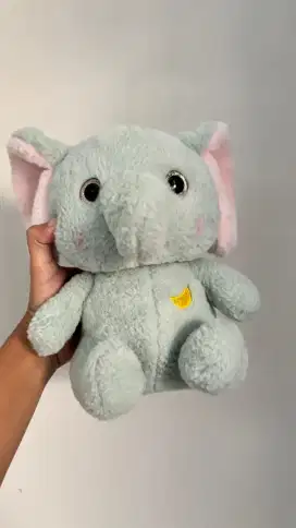 Boneka gajah lucu