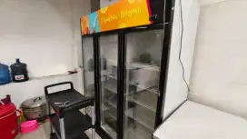 Showcase 3 Pintu Bekas Resto Pemakaian 10 Bulan