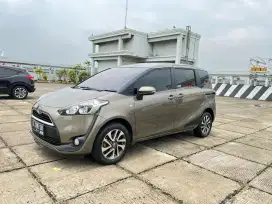 TOYOTA SIENTA V 1.5 AT 2017
