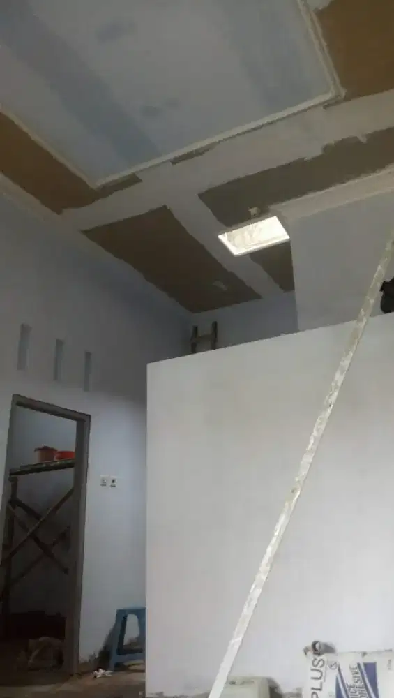 Jasa tukang bangunan pembuatan plafon gifsum pvc dan atap baja ringan