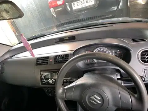 Suzuki Swift 2010 Bensin