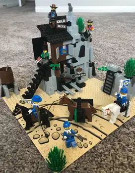 Lego western Cowboy Indian 6761 - Bandit hideout - Vintage