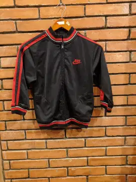 Jaket merk Nike