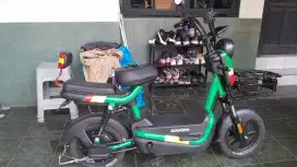 For sale sepeda listrik merk selis baru sebulan pemakaian