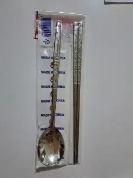 Sumplit + sendok makan remaja stainless gagang berukir.