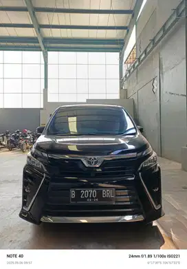 Toyota Voxy 2.0 AT 2019
