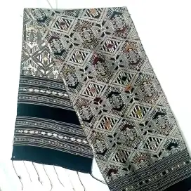 Vintage Kain Tenun Tradisional Sutera Kaya Symbol dari Laos.± 1990 an.