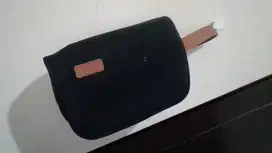 Tas Roujee warna hitam tali coklat
