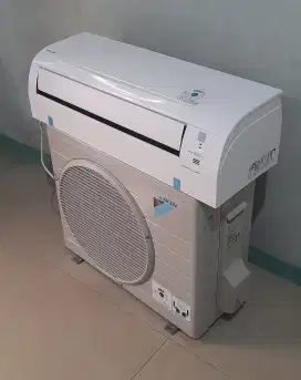 Jual ac daikin thailand 1,5 pk R32 terbaru 5 bln pakek masih mulus ori