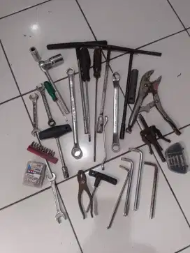 Dijual alat kunci-kunci