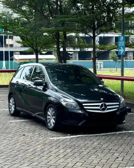 Mercedes-Benz B200 2013