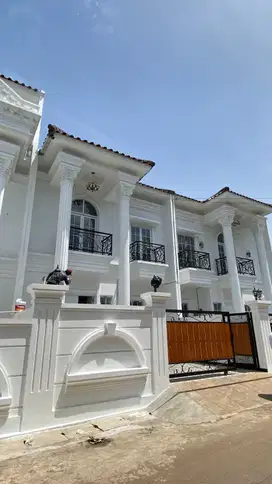 RUMAH SULTAN GAYA EROPA CLASSIC DEKAT TOL DAN LRT CIBUBUR