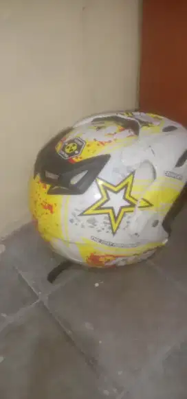 Di jual Helm bekas nya