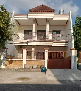Row Jalan Lega 12 meter Rumah Siap Huni Dijual Di Medayu Rungkut