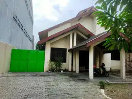 VG204 Dijual Rumah Besar Murah SHM Strategis di Nol jalan Kota Madiun