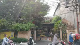 DIJUAL RUMAH 2 LANTAI DIATAS TANAH YANG LUAS KAWASAN PANCORAN BARAT