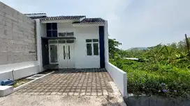 Rumah posisi pojok depan masjid di tembalang semarang