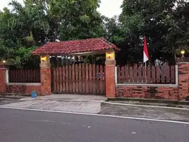 Rumah Joglo Halaman Luas di Kerten Laweyan Solo