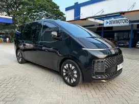 Hyundai Staria 2022 9 Seater AT
