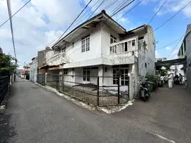 Dijual Rumah Lama Hitung Tanah, Akses 1 Mobil, Dekat ke Jalan 3 Mobil