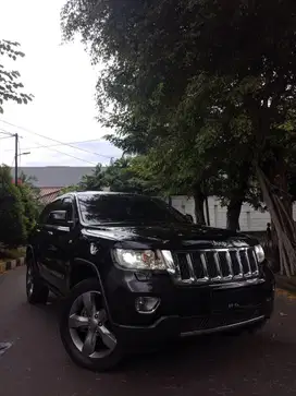 Jeep Grand Cherokee Overland 5.7 Hemi 2012 Black hitam Cherokee 2013