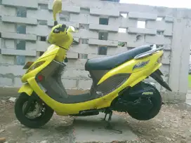 Kymco Metica 125 warna kuning