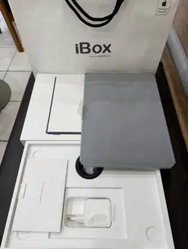 MacBook Air M2 16/256 GB iBox Garansi 1 Tahun  Baru beli