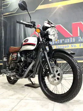 Kawasaki W175 Cafe series Silver Reg 2022 odo 8rb otw riding santuy