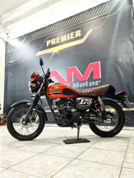 Kawasaki W175 Cafe series orange Reg 2022 odo 2rb low on going