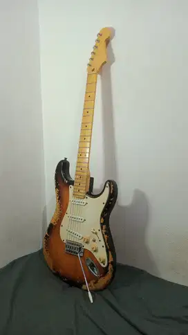 Squier Sunburst Full Upgrade “Blues Relic” – FREE Softcase + Strap