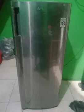 Jual Frezer merk LG 6rak beku merata