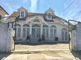 Jual dengan konsep villa europa