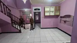 Sewakan Rumah 2.5 Lt Kelapa Hibrida Kelapa Gading. Jakarta Utara