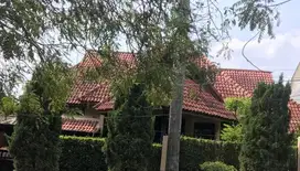 Rumah Bagus dan Nyaman Tanah Luas Harga dibawah Pasar Mega Cinere