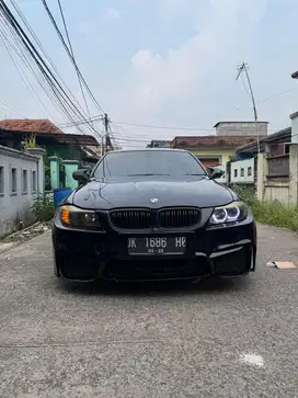 BMW E90 320i AT (2009)