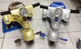 Dijual Mainan Motor Vespa Aki Abu Junior Anak Bekas Second Scooter Toy