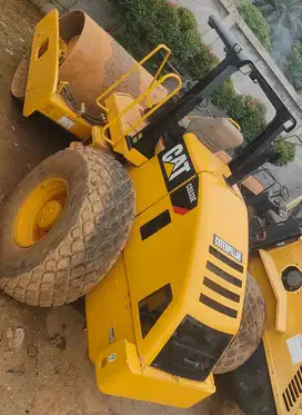 Dijual Compactor/Vibro Caterpillar CS533E Tahun 2013